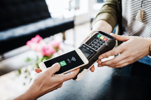A US Consumer using a touchless payment method