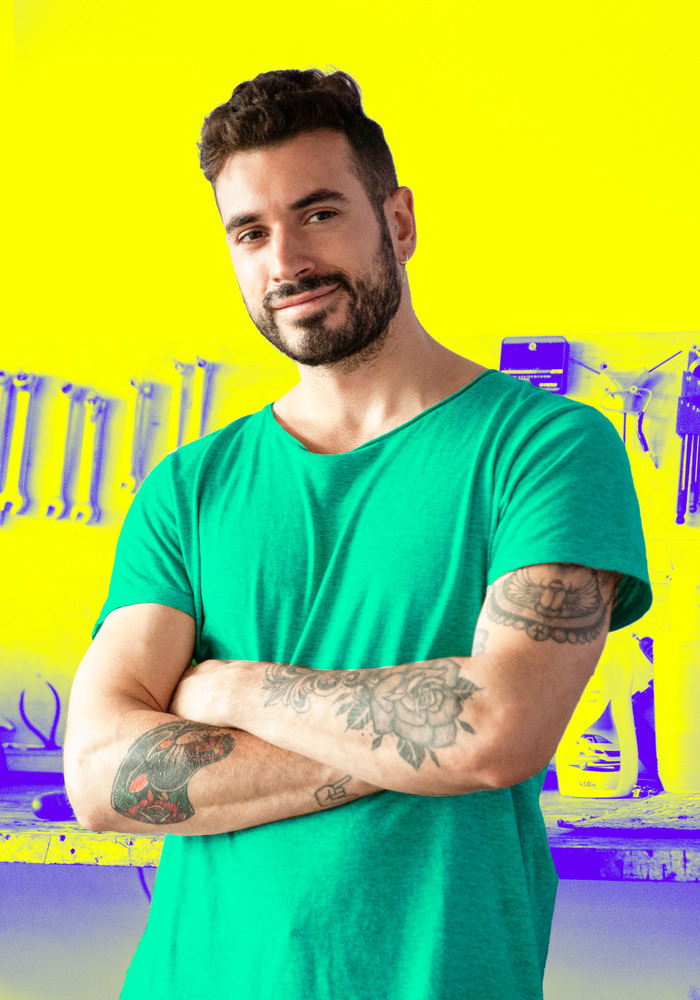 An Israeli guy standing with a green shirt